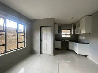 Bachelor room with own bthrm &amp; kitchen to rent in cosmo city ext 8 (wifi &#43;solar)