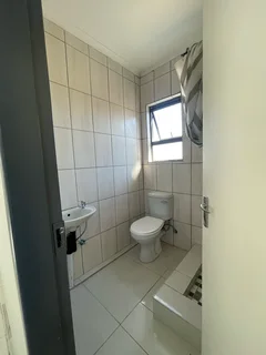 Bachelor cottage with own bthrm &amp; kitchen to rent in cosmo city ext 8