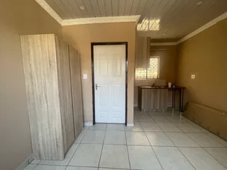 Bachelor room with own bthrm and kitchenette to rent in cosmo city ext 8 (wif&#43;cctv)