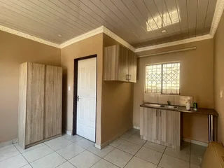 Bachelor room with own bthrm and kitchenette to rent in cosmo city ext 8 (wif&#43;cctv)