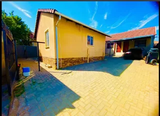 2bed, 1bath house to rent in cosmo city ext 8 (wifi+cctv)
