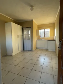 Bachelor room with own bthrm &amp; kitchenette to rent in cosmo city ext 8 (wifi &#43; solar)