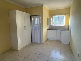 Bachelor room with own bthrm &amp; kitchenette to rent in cosmo city ext 8 (wifi + solar)