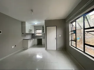 Bachelor cottage with own bthrm &amp; kitchen to rent in cosmo city ext 8 (wifi + solar)