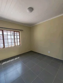1 bedroom unit Highlands Estate Off Olieboom Road