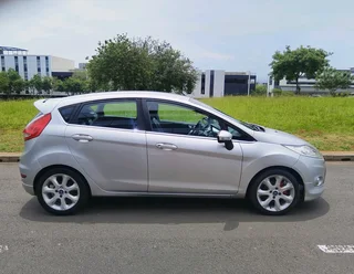 FORD FIESTA TITANIUM