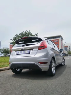 FORD FIESTA TITANIUM