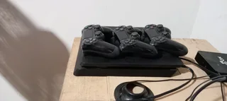 PS 4 +3 controllers, games