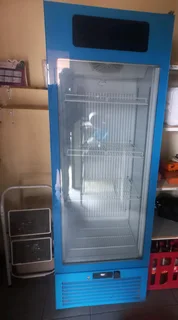 Single door display freezer