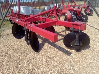 2 Row Ridger / 2 Ry Wal maker / Operter