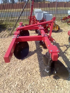 2 Row Ridger / 2 Ry Wal maker / Operter