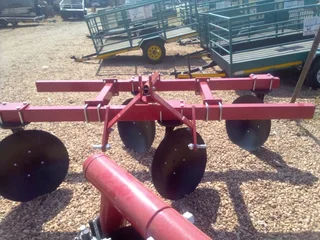 2 Row Ridger / 2 Ry Wal maker / Operter