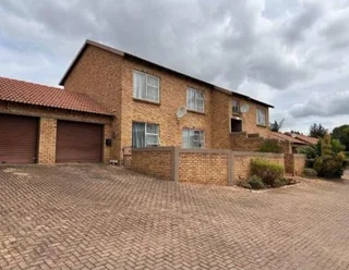 Stunning 2Bed Duplex at HoneyDew up For Rental