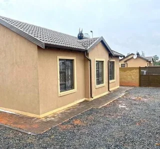 Nice 3Bed house at Roodepoort up for Rental
