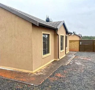 Nice 3Bed house at Roodepoort up for Rental