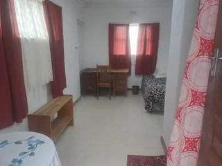 Bachelor flat to let