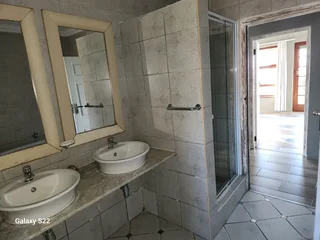 Huge home in Bluewater Beach