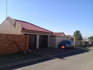 Neat room accommodation for stay close to amenities in Vosloorus Ext.2.