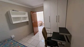 Two Bedroom Flatlet in Perridgevale, Greenacres. Renting out per room for 2 months Dec &amp; Jan