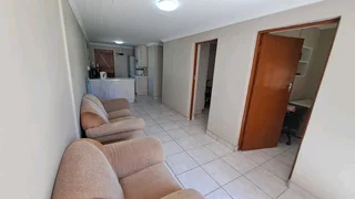 Two Bedroom Flatlet in Perridgevale, Greenacres. Renting out per room for 2 months Dec &amp; Jan