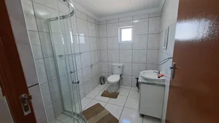 Two Bedroom Flatlet in Perridgevale, Greenacres. Renting out per room for 2 months Dec &amp; Jan