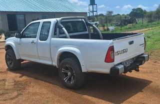 Isuzu kb300 4x4 LX extended cab