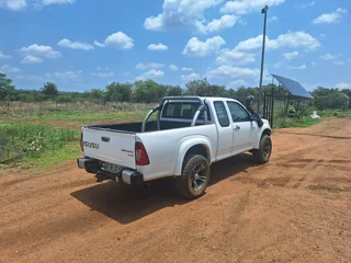 Isuzu kb300 4x4 LX extended cab
