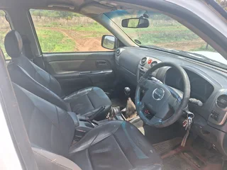 Isuzu kb300 4x4 LX extended cab