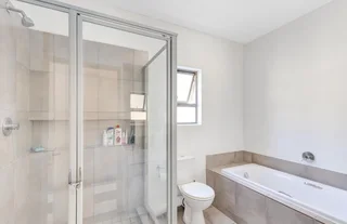 3 bedroom 2 full bathrooms ground floor apartment to rent in Beverley Lonehill/Fourways.