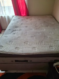 Queen size Posture Pedic Pillow top Mattress and Base for sale R1700 Price Negotiable