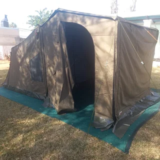RV4 Oz Tent, with front and 2 side panels. 2 Stretchers and Mattresses