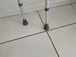 2 x Walking Crutches