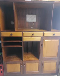 Imbuia and yellow wood wallunit