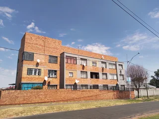 Beautiful 2 Bedroom Flat In Forest Hill Jhb South