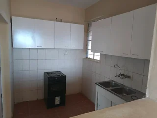 Beautiful 2 BEDROOM FLAT IN FOREST HILL JHB SOUTH