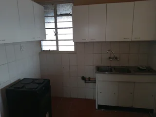 Beautiful 2 BEDROOM FLAT IN FOREST HILL JHB SOUTH