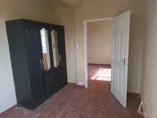 Beautiful 2 BEDROOM FLAT IN FOREST HILL JHB SOUTH