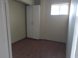 Beautiful 2 BEDROOM FLAT IN FOREST HILL JHB SOUTH