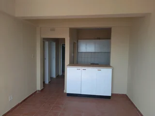 Beautiful 2 BEDROOM FLAT IN FOREST HILL JHB SOUTH