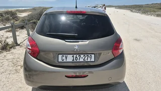 Peugeot 208 (LOW LOW KMS MINT)