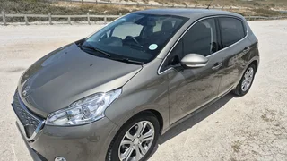 Peugeot 208 (LOW LOW KMS MINT)