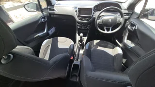 Peugeot 208 (LOW LOW KMS MINT)