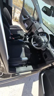 Peugeot 208 (LOW LOW KMS MINT)