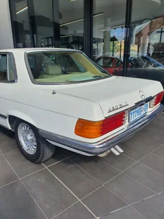 White Mercedes-Benz {derivative} with 240000km available now!