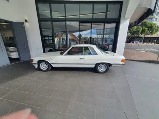 White Mercedes-Benz {derivative} with 240000km available now!