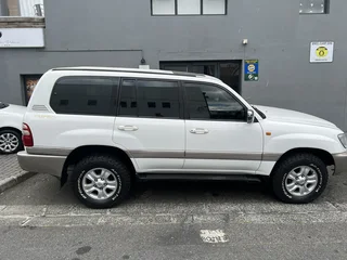 White Toyota Land Cruiser 100 4.2TD VX AT (&#43;VSC) with 417000km available now!