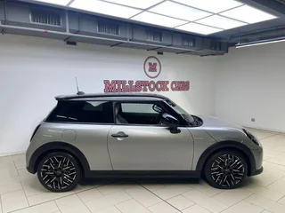 2024 MINI COOPER S A/T (F66)