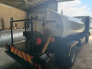 Hoeny sucker / Water tankers for sale!