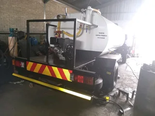 Honey sucker tanks / Water tanks / dropside bodies manufcatured new!