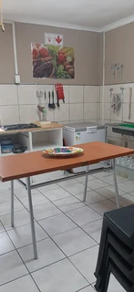 PRIVATE STUDENT ACCOMMODATION &#64; CENTRAL HOUSE on Grace str, Port Elizabeth CBD.